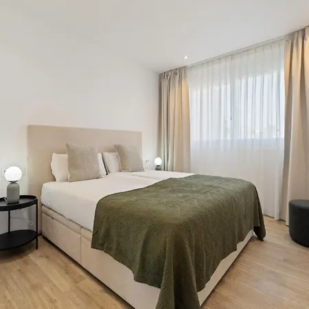 Spacious For 4 With Solarium *