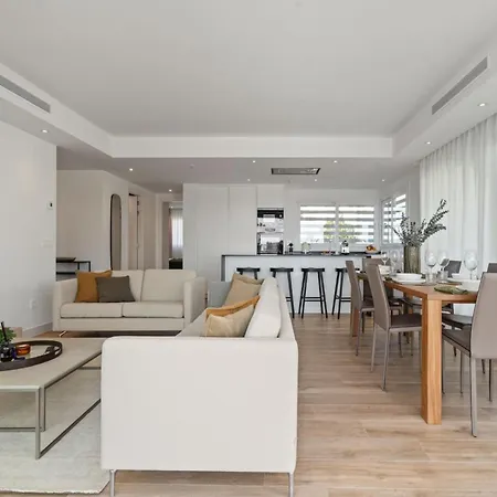 Spacious For 4 With Solarium