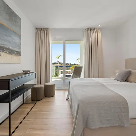 Spacious For 4 With Solarium Estepona